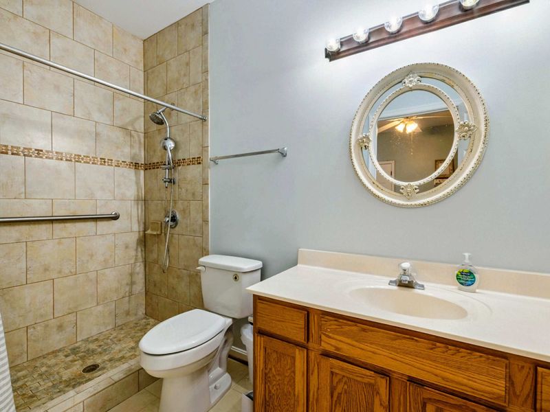 Simple Comforts, Thoughtfully Done – With a walk-in shower and warm lighting, this guest bath makes everyone feel at ease.