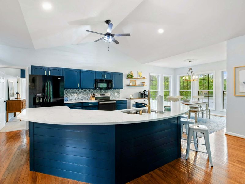 Where Meals Turn Into Moments – From pancakes to pasta night, this kitchen keeps everyone close and part of the fun.