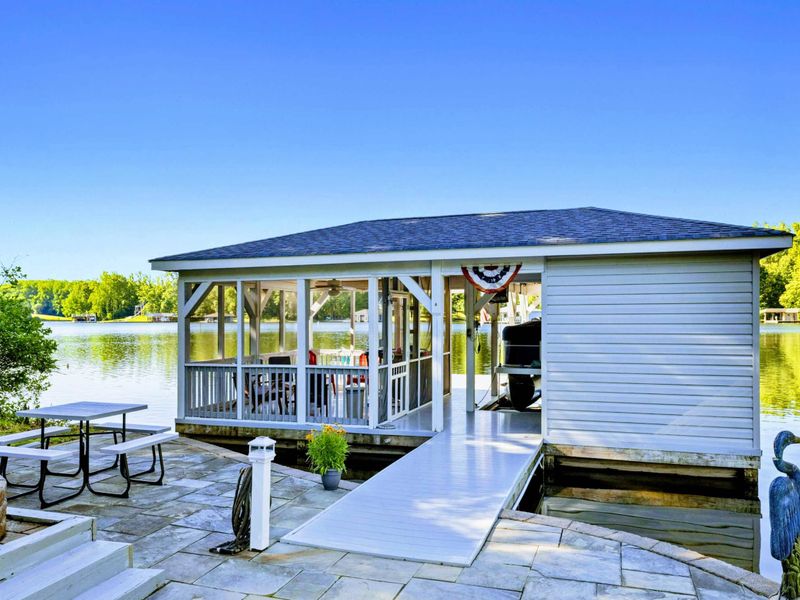 Launch, Lounge, and Dine – Whether you're heading out for a boat ride or sitting down for a casual meal, this setup makes lake life easy.
