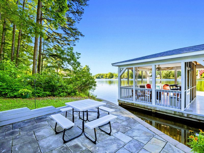 Dining with a Dockside View – Enjoy a picnic, a board game, or a cup of coffee surrounded by nature and water.
