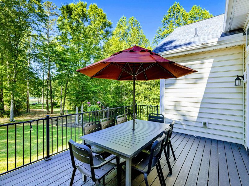 Dine with a View – Whether it’s coffee in the morning or burgers at sunset, this deck delivers calm and connection.