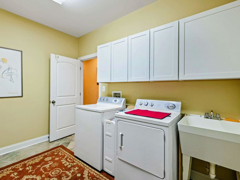 Laundry Room - A full-size washer, dryer, utility sink, and skylight make laundry easy, even on vacation.