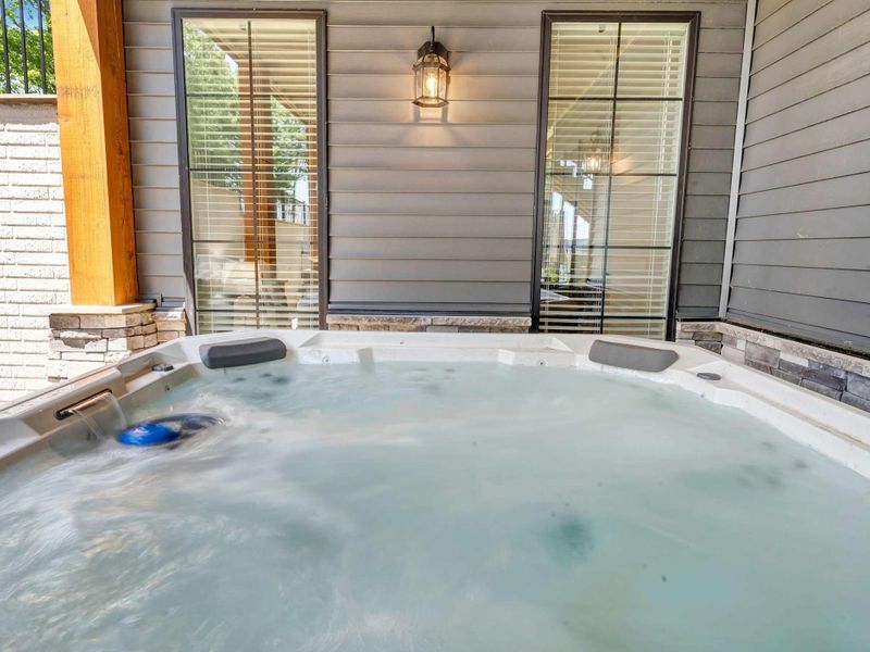 8 Person Hot Springs Hot Tub