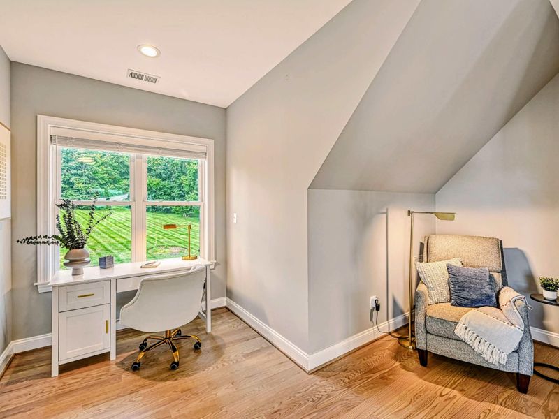 Refined Flex Space – A thoughtfully designed nook that balances productivity with retreat.