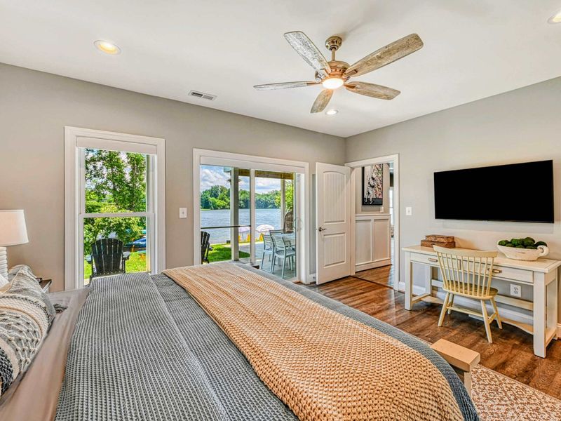 Wake Up to Fresh Air – Open the doors, breathe in the lake calm, and start the day in your own rhythm.
