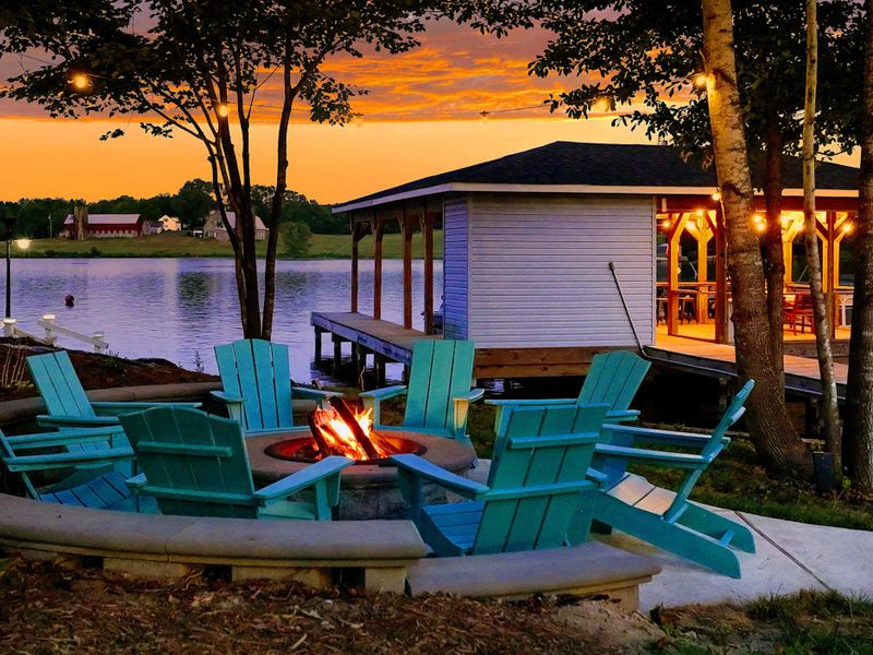 Evenings by the Flame – A glowing fire, easy conversation, and a view you’ll remember.