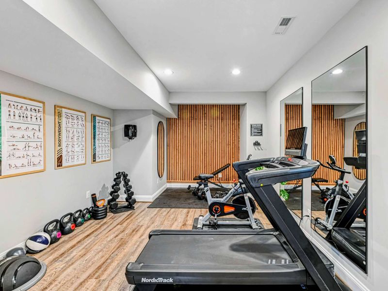 Wellness, Elevated – A refined fitness room that feels intentionally designed.