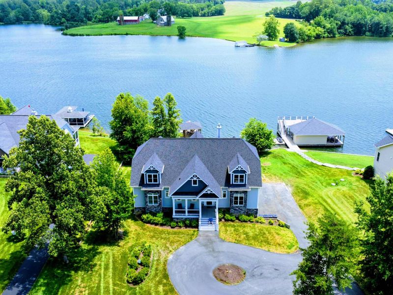 Lake Days Start Here – A peaceful home base where everyone can spread out, then drift down to the water together.