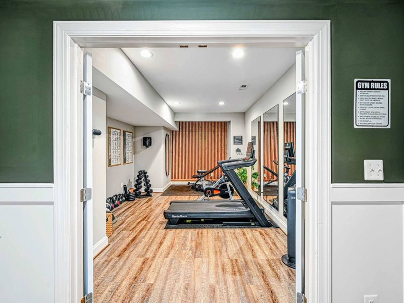 Keep Your Rhythm – A private gym that makes it easy to move together, then get back to lake time.