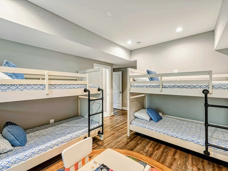 Family-Friendly, Beautifully Done – A refined bunk space that feels thoughtful, clean, and welcoming.