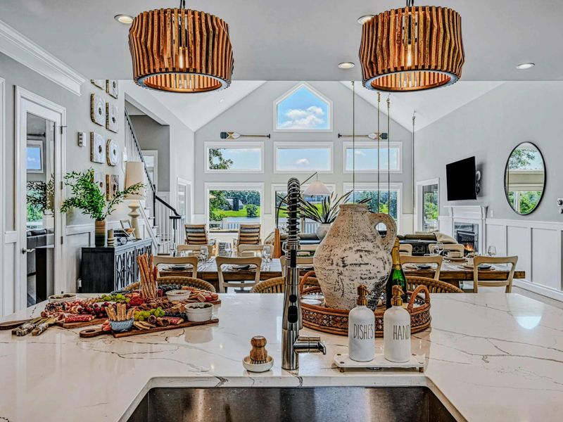 Entertaining, Effortlessly – A refined kitchen scene where hosting feels natural