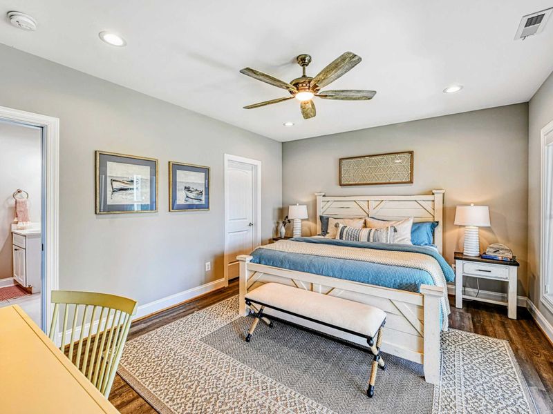 Refined Bedroom Comfort – Understated elegance designed for deep rest and easy routines.