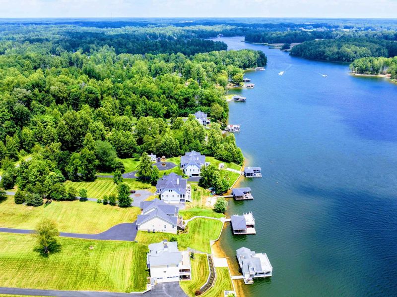 Lake Anna, Elegantly Unrushed – Refined homes, open water, and a setting designed for true retreat.