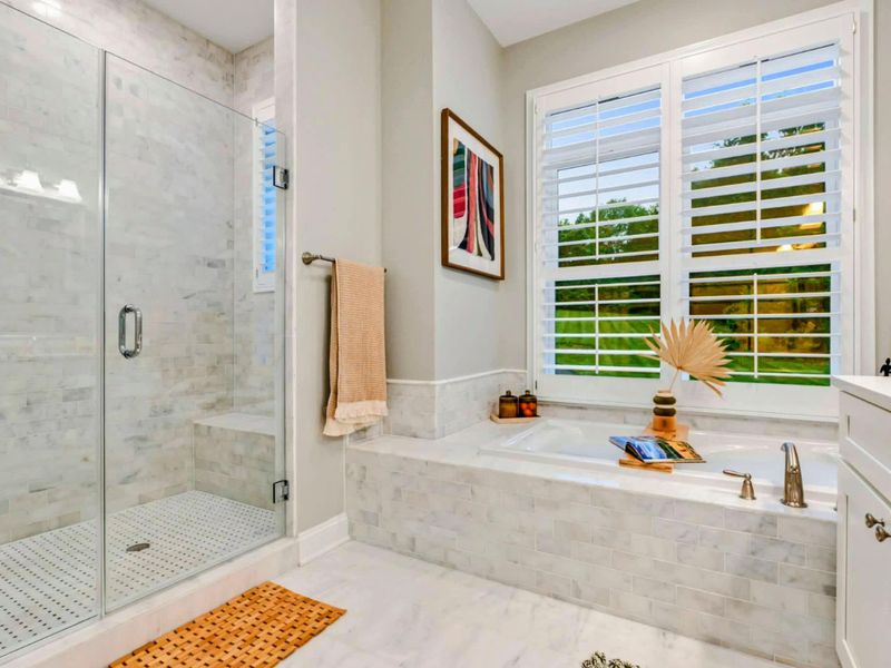 Soak & Reset – A sunlit tub and glass shower create a quiet, spa-like pause between lake days.