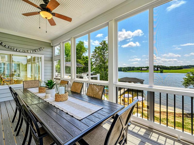 Meals With a View – Gather around the table while the lake keeps everyone relaxed and close.