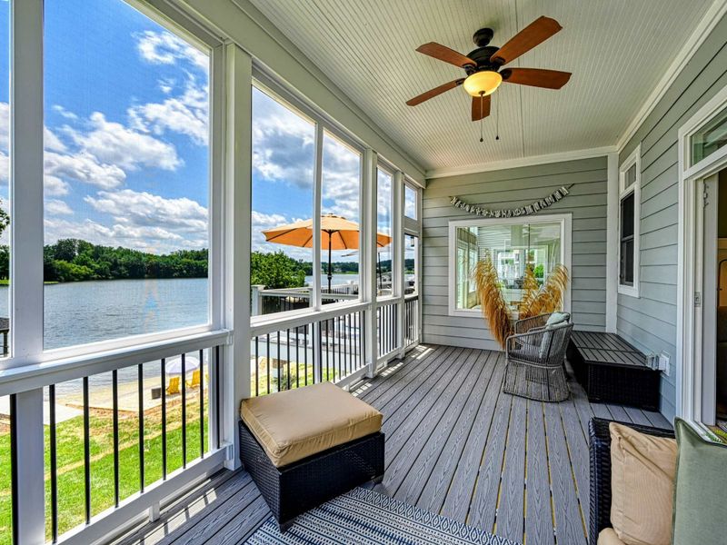 Refined Relaxation – A thoughtfully styled lounge spot with lake views that feel effortlessly elegant.