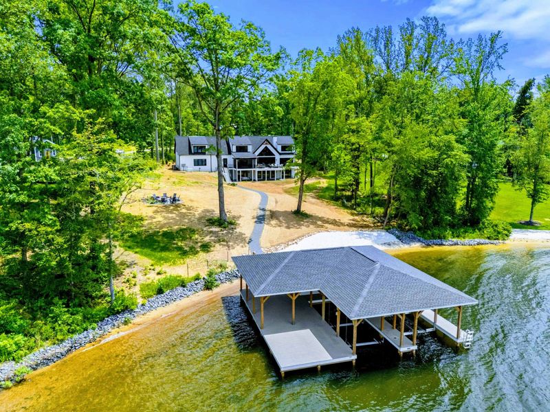 Backyard - From sandy beach days to dockside evenings, the full waterfront is set up for effortless time together.