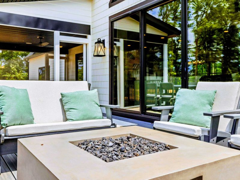 Screened Porch - Relaxed outdoor dining and lounging with the sounds of the lake just steps away.