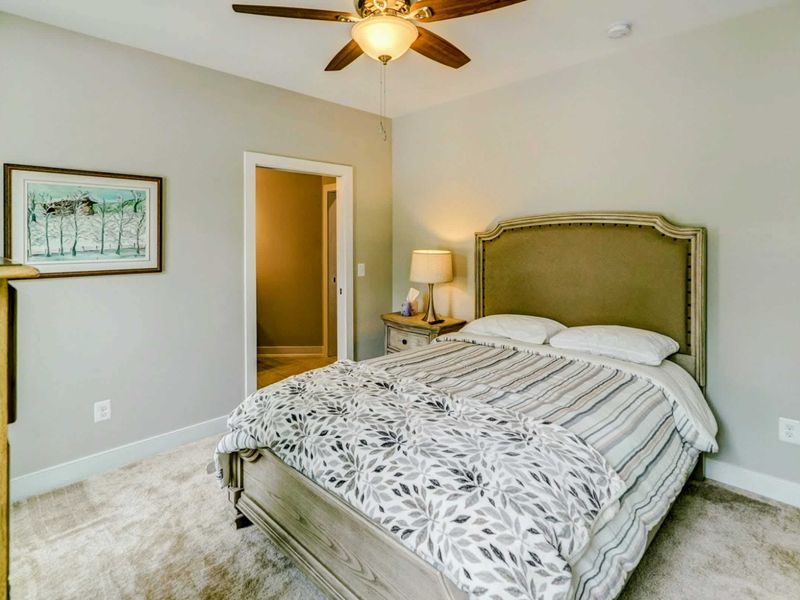 Second bedroom on the main level with a full bathroom and tub!