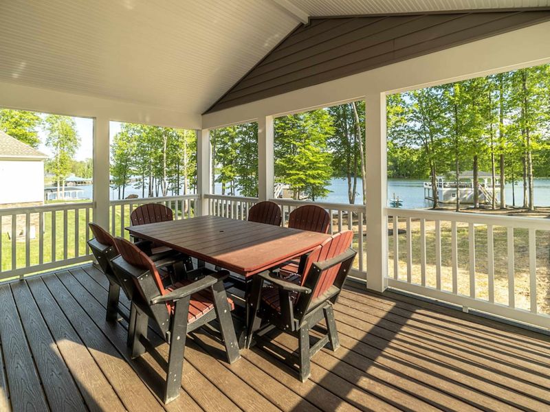 Dine or simply relax on the screened porch with a picturesque view of the lake and the comfort of a cool breeze without the bother of bugs