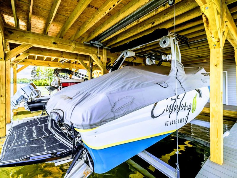 Step straight from your luxury stay into a lakeside adventure with our ready-to-go boat dock