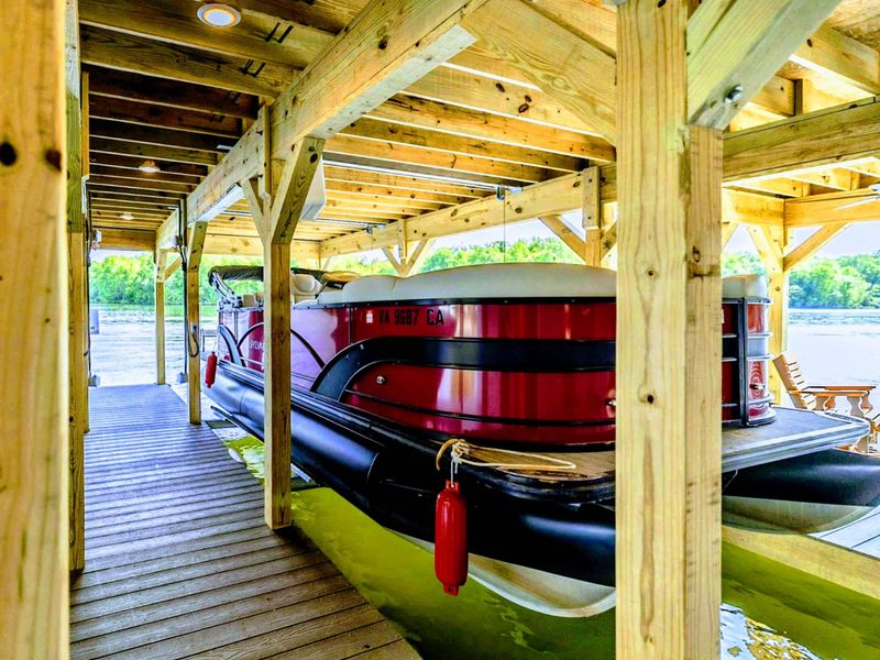 Make the most of lake life with our convenient on-site boat dock, perfect for leisurely days on the water or enjoying the tranquil views