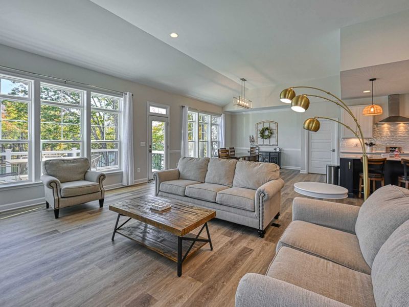 Effortless Entertaining – A refined great room designed for lingering appetizers, easy laughter, and unhurried evenings.