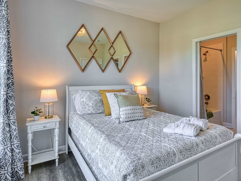 Soft, Quiet Comfort – Gentle light, soothing tones, and a room that invites you to slow down.