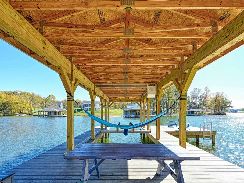 Dockside Hangout – A shaded spot where snacks, laughter, and easy lake moments unfold all afternoon.