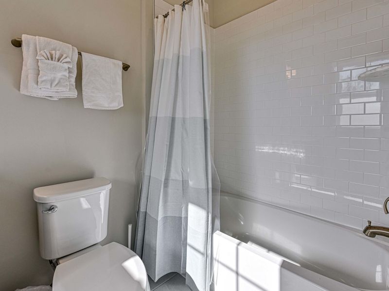 Easy Evenings – Perfect for quick showers or winding down after a full day on the water.
