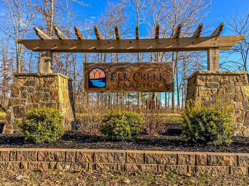 Welcome to Elk Creek – The quiet lakeside community where your Lake Anna getaway begins.