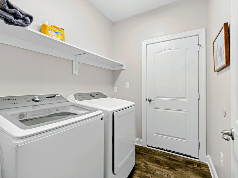 Laundry Room - Full-size Samsung washer and dryer in a dedicated laundry room for easy mid-stay refreshes.