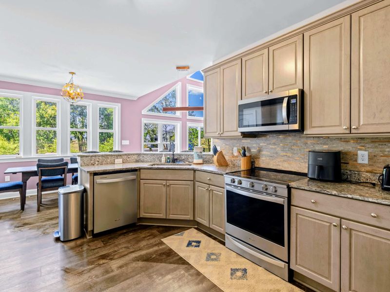 Kitchen - U-shaped layout pulls daylight from the dining-side windows, with the lake view right out front.
