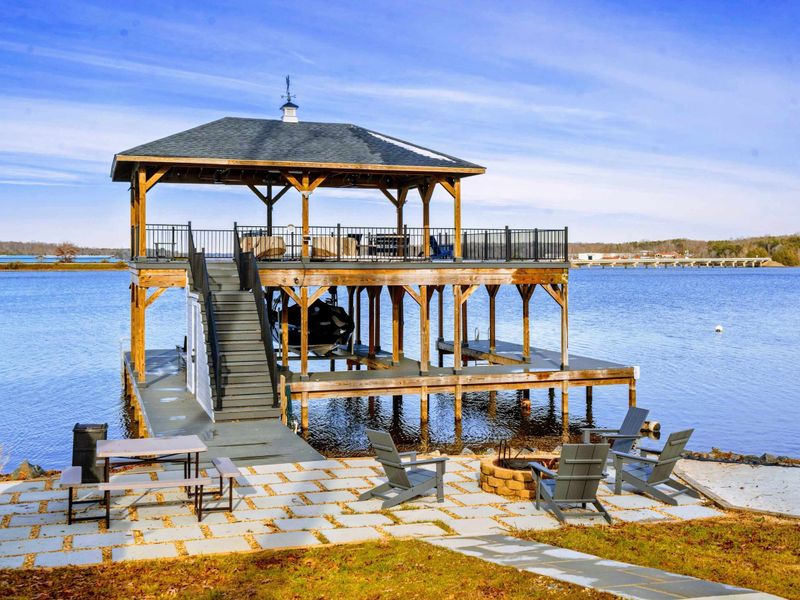 Lakeside View - The home's tiered design gives both floors their own outdoor living space, all oriented toward the water.