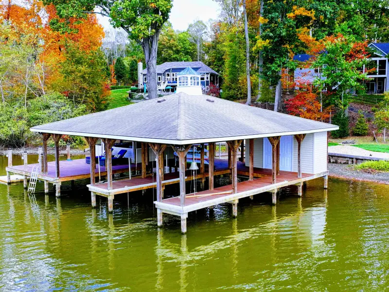 Dock your boat right at the property — no ramp, no marina, no waiting.