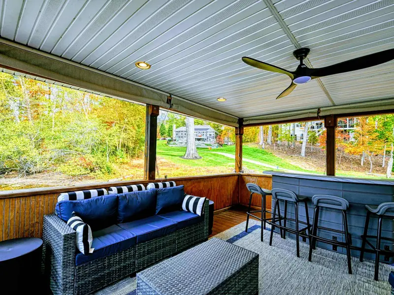 Stock your bar, settle into cushioned seating, and sip with the lake right in front of you.