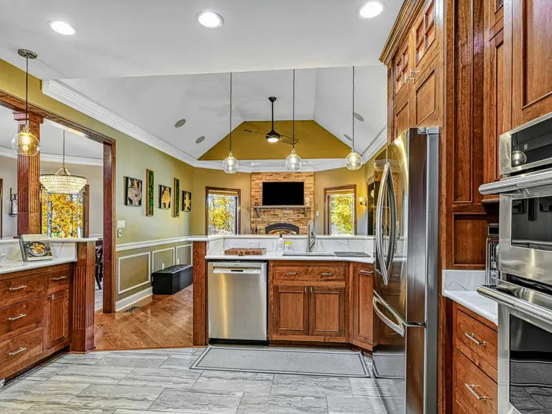 Step into a chef-curated kitchen designed by a former restaurateur—thoughtfully stocked and ready for everything from sunrise espresso to late-night charcuterie and perfectly seared ribeyes.
