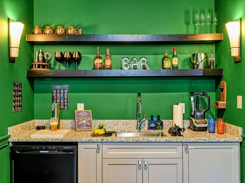 The Lake-Level Bar Lounge: Your private speakeasy! 1/4-keg, fridge, ice machine, blender, glassware & bar tools ready. Bring your favorite drinks & enjoy sunset sips, late-night laughs, and poolside cocktails.