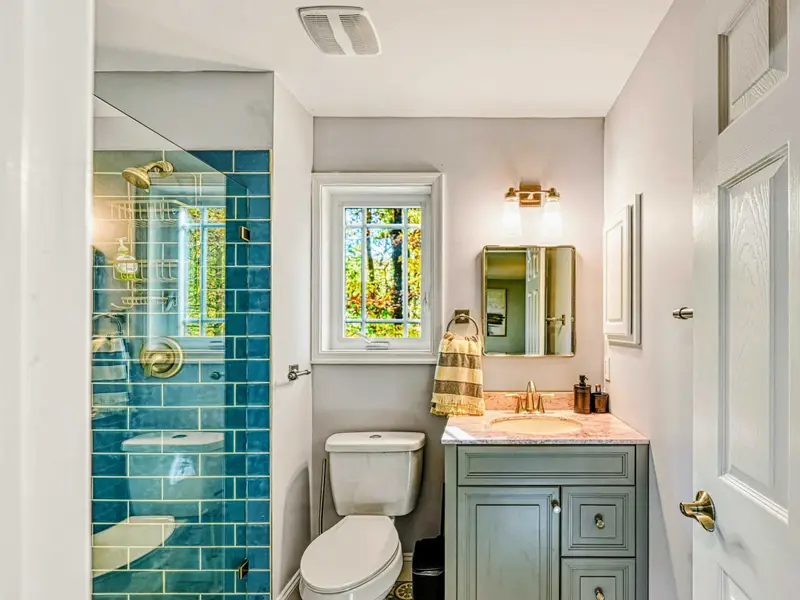 Guest Apartment: Above the 3-car carriage house, this fully finished space offers extra bedrooms for teens, grandparents, or friends who want privacy and comfort—perfect for flexible group stays.