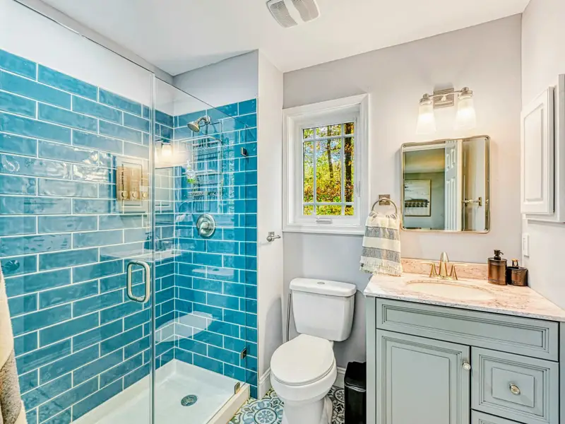Guest Apartment: Above the 3-car carriage house, this fully finished space offers extra bedrooms for teens, grandparents, or friends who want privacy and comfort—perfect for flexible group stays.