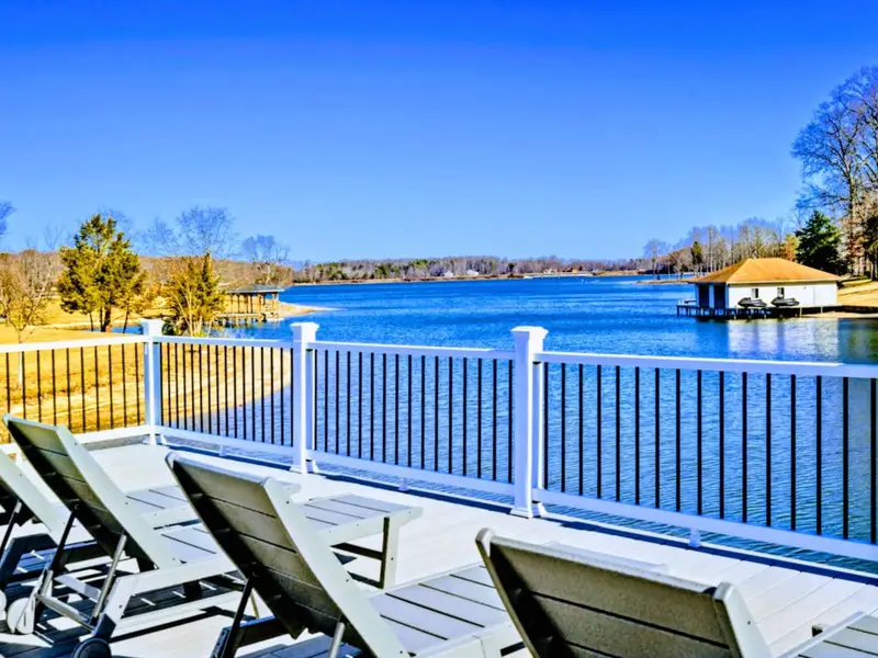 Front-Row to the Day – Morning sun, midday swims, and sunsets that feel unhurried from up here.