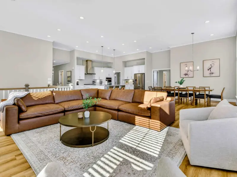 Everyone, Together – One bright, open space where cooking, chatting, and relaxing all happen side by side.