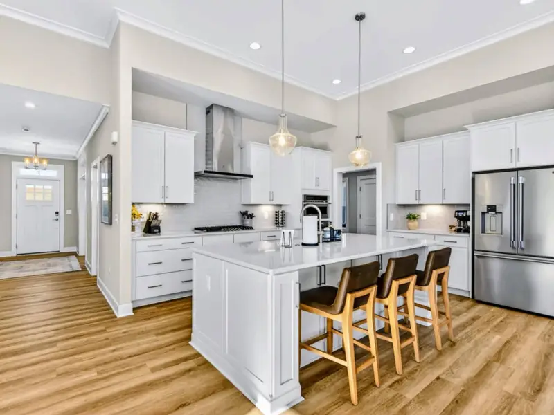 Clean, Bright, and Elevated – A polished kitchen designed for effortless hosting and relaxed togetherness.
