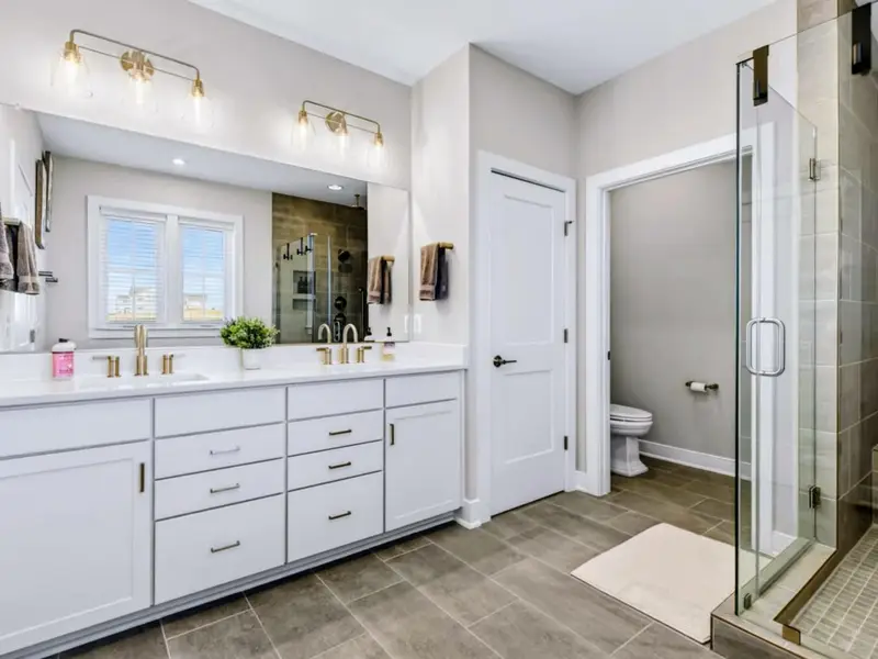 Refresh, Unhurried – A serene bath designed for slow starts and smooth, stress-free routines.