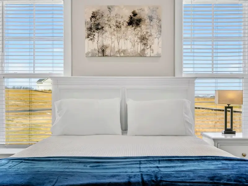 Slow Mornings Welcome – Wake to daylight and ease—no alarms necessary.