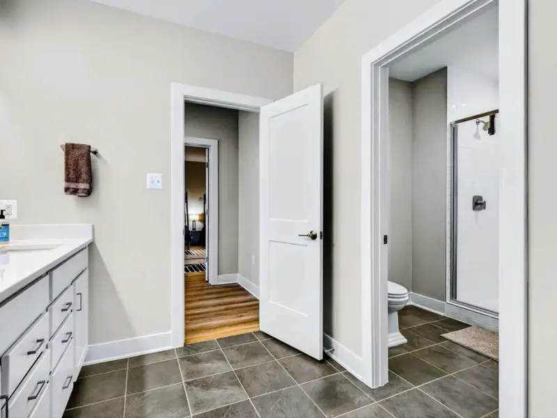 Easy Morning Flow – A simple layout that keeps getting ready smooth, private, and stress-free.