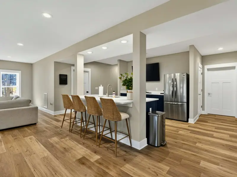 Game Room Kitchen - A full wet bar and counter space on the lower level keeps snacks and drinks flowing.