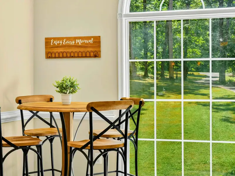 Double ovens and ample counter space. Whether it's breakfast for 16 or a holiday spread, the kitchen is ready.