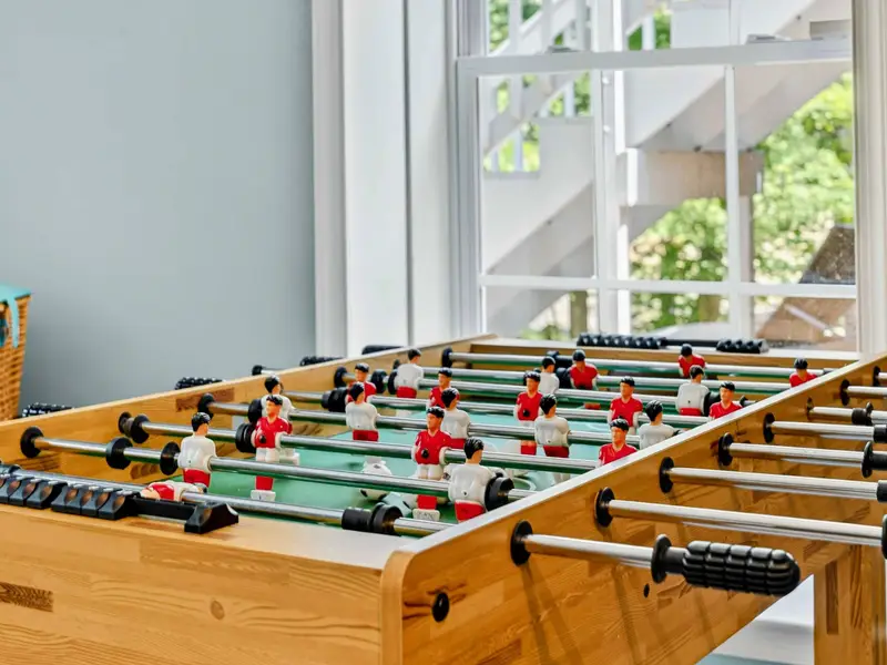 Bar counter with stools. Mix drinks, keep score, or just watch the game from here.