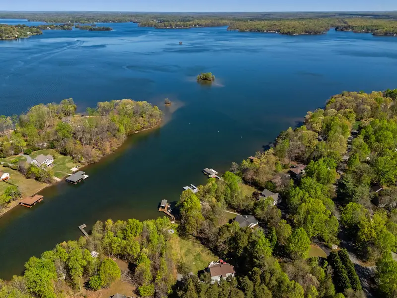 The Prime Spot: Perfectly positioned for deep-water access and total privacy.